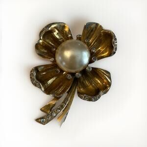 Vintage Rhinestone Gold Tone Flower Fur Dress Clip Pin Brooch Signed Deja